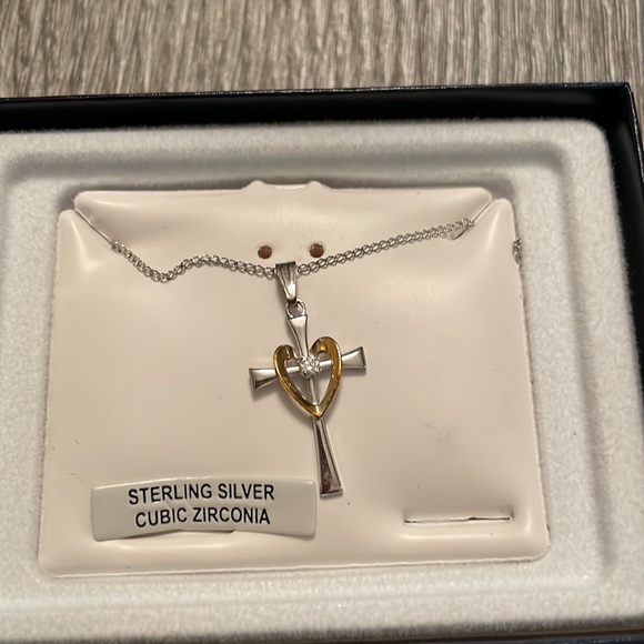 Cross with heart necklace - Picture 6 of 6